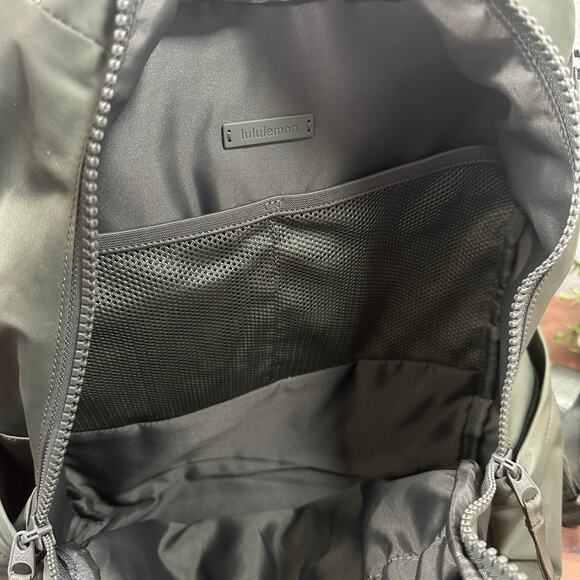 Lululemon Everyday Backpack 2.0 23L main image 7
